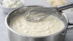 Kasein verstehen: warum Milchprodukte Soßen binden und Desserts stabil machen